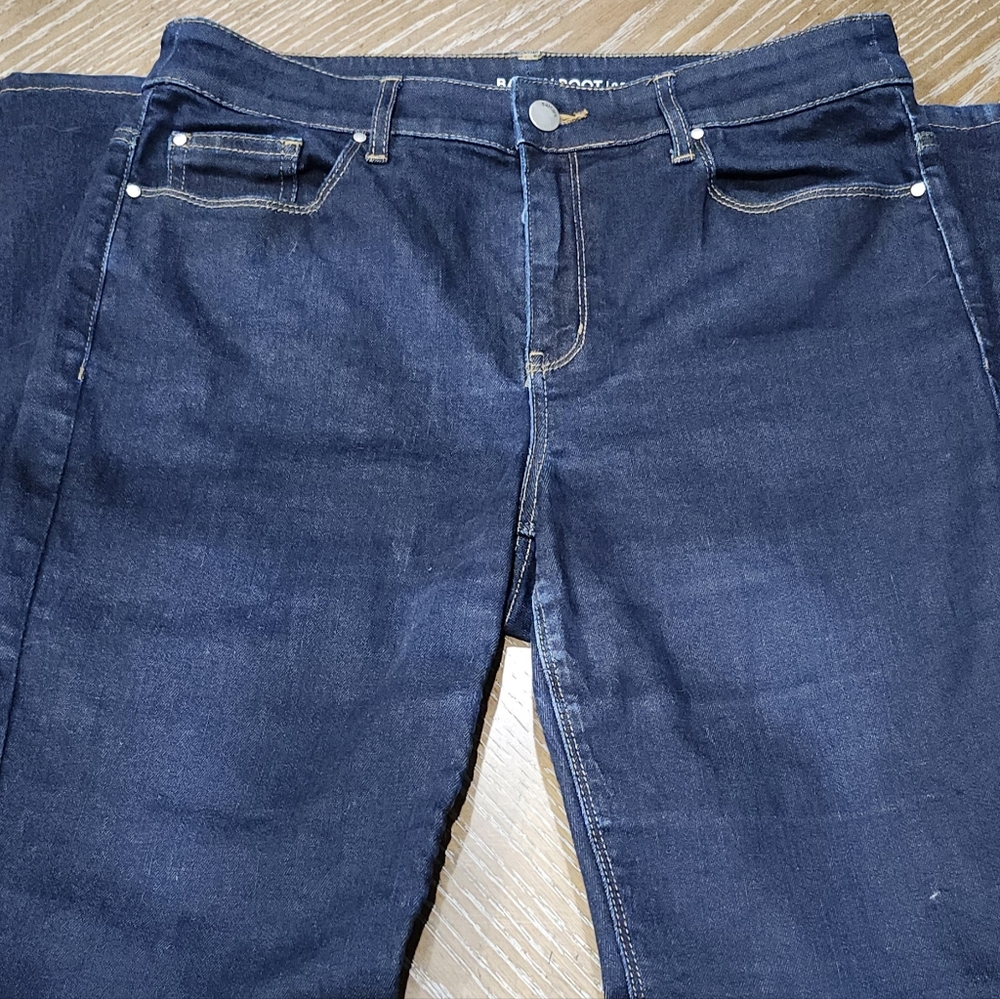 Chico’s Platinum Barely Boot Jeans Size 0.5/US 6 Medium Wash
